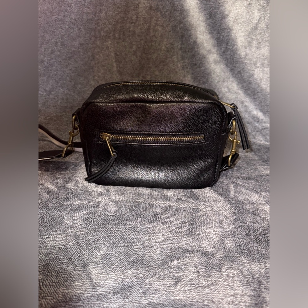 Universal Thread Black Crossbody Bag - Picture 2 of 9